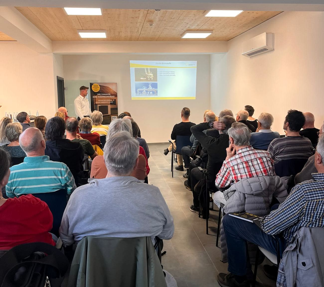 Voll besetzte Stuhlreihen beim letzten Energieimpuls in Burgdorf