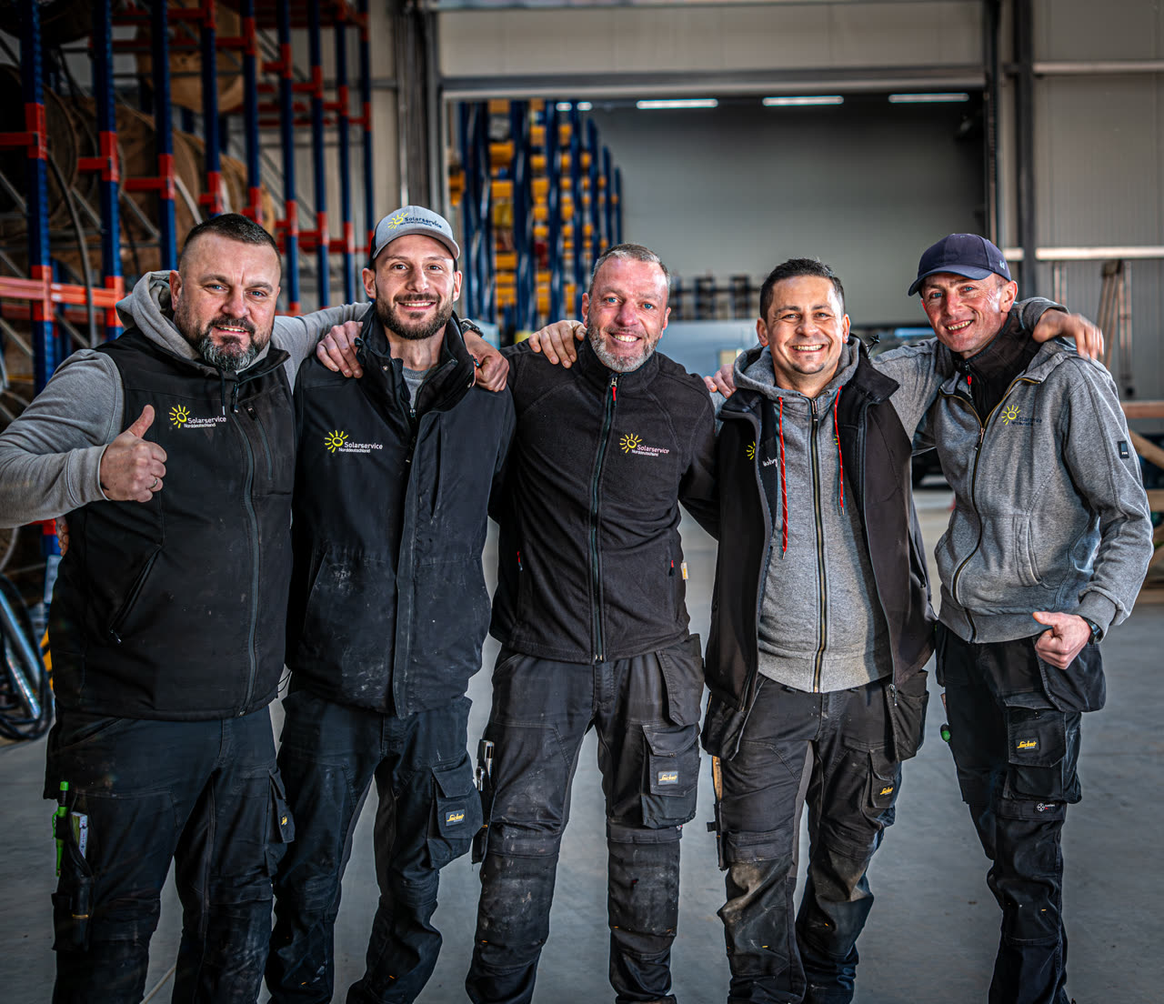 Unser Montageteam in der Halle am Standort Burgdorf